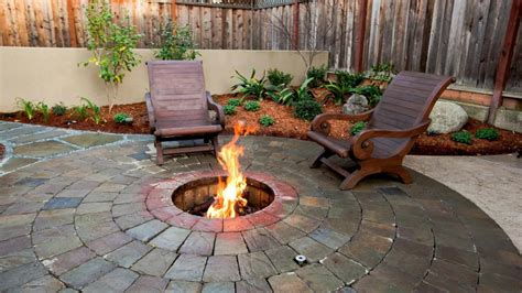 Outdoor metal fire pit material: 10 Amazing Backyard Fire Pits for Every Budget | HGTV's ...