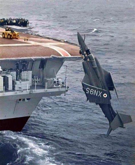 Jet Falling Off A Aircraft Carrier Ronesecondbeforedisast