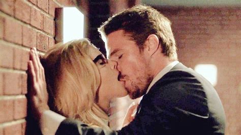 Oliver And Felicity Kiss Arrow X Olicity Oliver And Felicity Kiss Oliver Queen Felicity