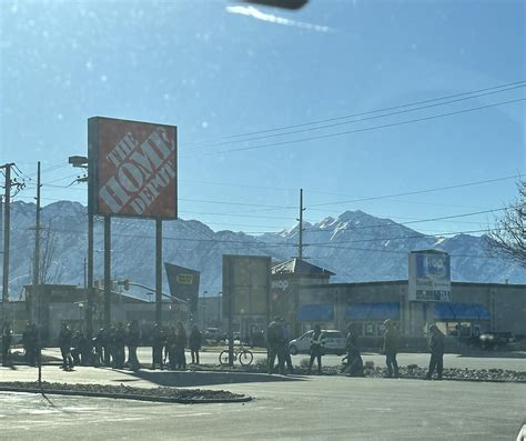 How many laborers are outside your Home Depot? : r/HomeDepot