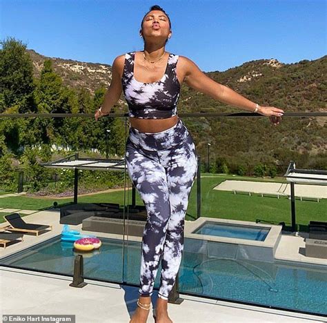 Kevin Hart S Wife Eniko Flaunts Her Abs Only Two Weeks After Baby