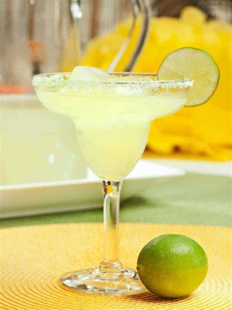 An Easy Recipe For A Delicious Classic Margarita Using Freshly