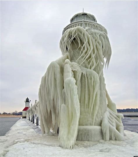 The Great Lakes Eerily Frozen Lighthouses
