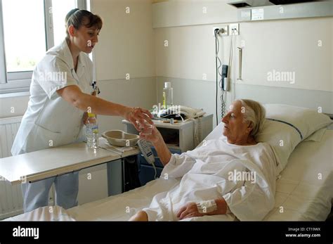 Elderly Hospital Patient Stock Photo Alamy