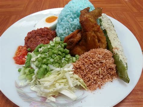 Step yang simple untuk hasilkan nasi kerabu asli kelantan. 24 Aneka Makanan Kelantan (Wajib Cuba) - Kelantan Kini