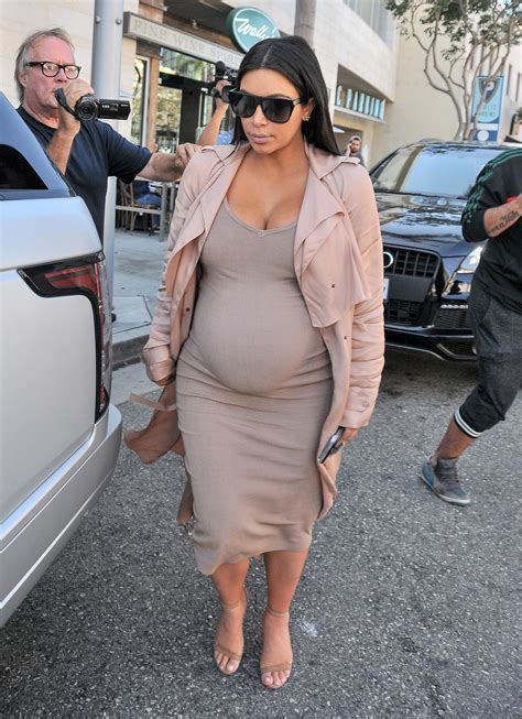 Heavily Pregnant Kim Kardashian Out In La Celeb Donut