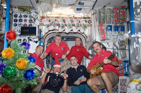 Christmas Eve Nasa Astronauts Wish Peace And Love From Space On