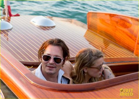 Photo Johnny Depp Amber Heard Cuddle Up For Venice Boat Ride 02