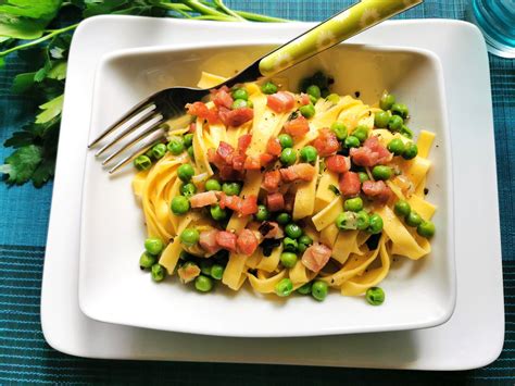Tagliatelle pasta with fresh peas and pancetta; recipe from Veneto ...