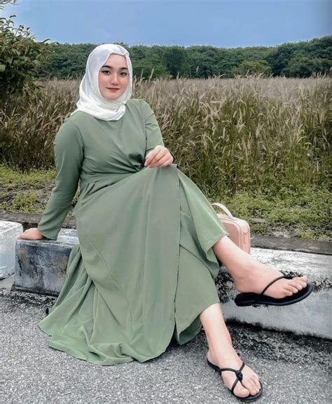 Pin By Arjesi Rsa On Gaya Hijab Masa Kini Wanita Berlekuk Wanita Cantik Perkumpulan Wanita