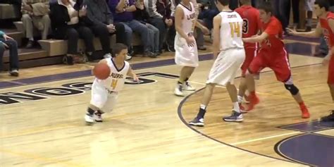 4 foot 1 basketball player seth kraft scores big during high school game video huffpost