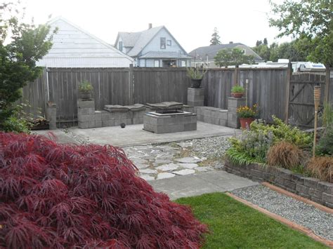 After that, you'll need to choose the best spot for your cinder block fire pit. 10 Genius Ways to Use Cinder Blocks in Your Garden | Hometalk