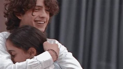 Uno come gli altri, ma con un grande privilegio: Sangiovanni e Giulia Stabile: gesto d'amore durante il ...