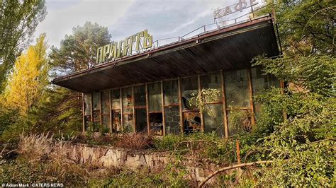 Eerie Photos Show How Abandoned Pripyat Is Still Deserted Abandoned Abandoned City Ghost Towns