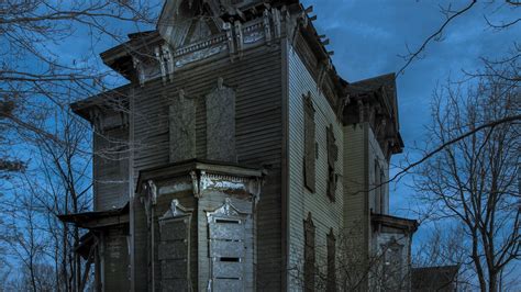 13 Real Life Haunted Houses That Will Creep You Out Huffpost Contributor