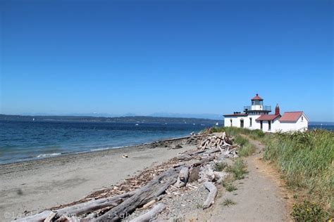 Situated on magnolia bluff overlooking puget sound, discovery park offers spectacular view of both. Discovery Park in Seattle - Places to see in Seattle
