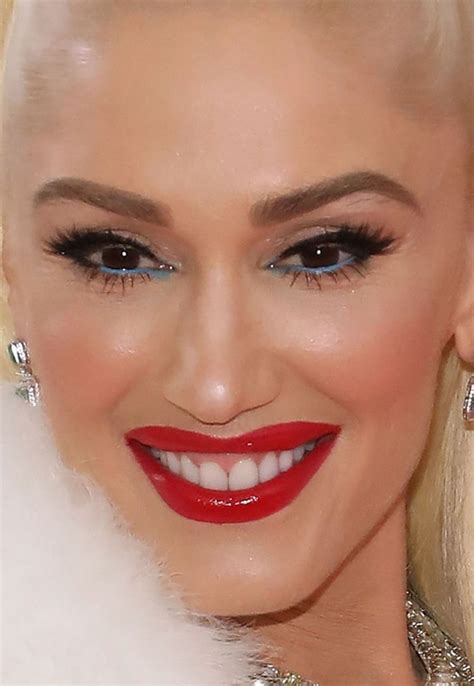 Close Up Of Gwen Stefani At The Met Gala Gwen Stefani Makeup Gwen Ren E Stefani Gwen