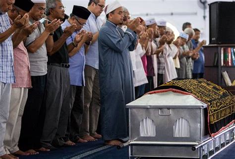 Kuala kubu bharu, is the district capital of hulu selangor district, selangor, malaysia. Well-known journalist Rehman Rashid laid to rest | Astro Awani