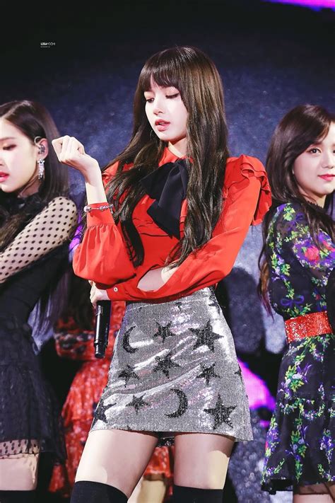 20 Times Blackpinks Lisa Showed Off Her Perfect Body Line
