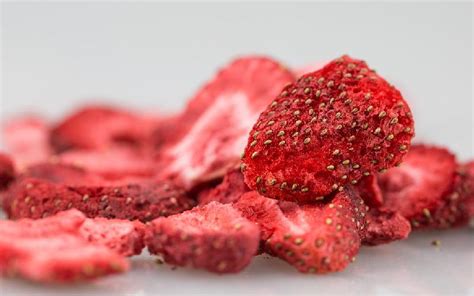 میوه خشک توت فرنگی بهبود بیماری قلبی کاهش فشار خون potassium آراد برندینگ