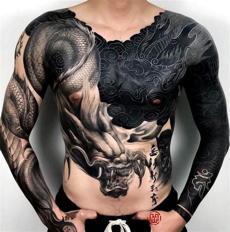 Việc chọn cho mình một hình xăm ở trên cánh tay của mình là điều mà người đàn ông nào cũng mong muốn , chúng không chỉ khiến họ trở nên mạnh mẽ với những mẫu hình xăm con cá chép hoa sen kín tay cực đẹp thường được kết hợp với những màu sắc sáng rực rỡ như vàng, cam, đỏ ,…trên nền. 50 hình xăm ở cánh tay cho nam đẹp, đẳng cấp - Tattoo for ...