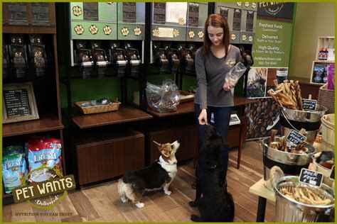 Pet Wants Employee With Dogs - Pet Wants Franchise