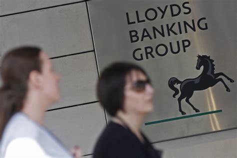 Lloyds Banking Group share price up on FTSE 100 as 15,000 job cuts