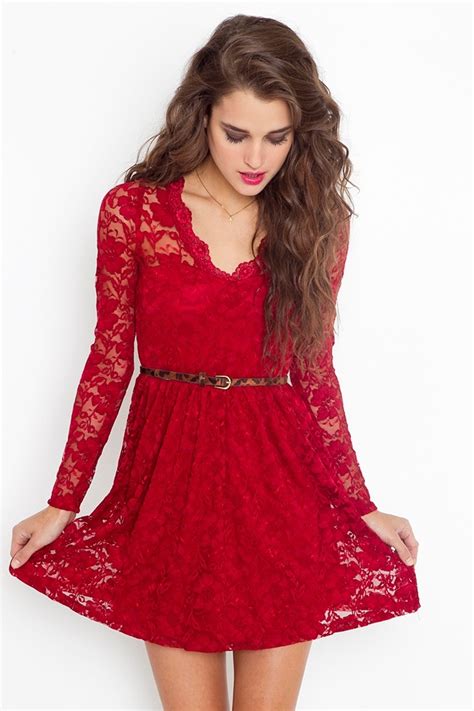 26 Incredible Short Lace Dresses For Your Date