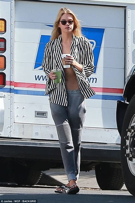 Stella Maxwell Flashes The Flesh Revealing Ample Bosom Daily Mail Online
