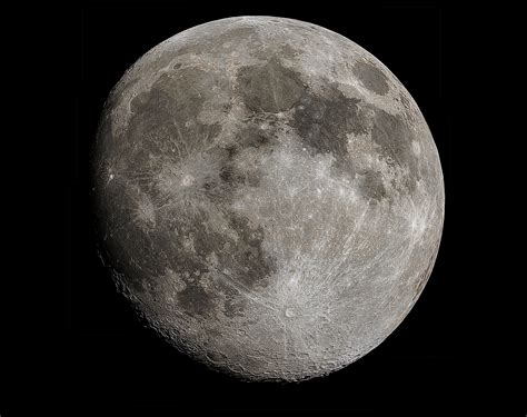 I Used 7000 Pictures To Create My Highest Resolution Moon Photo Yet