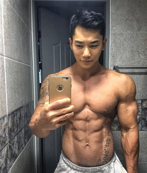 Girls Around The World Are Swooning Over This Korean Bodybuilder