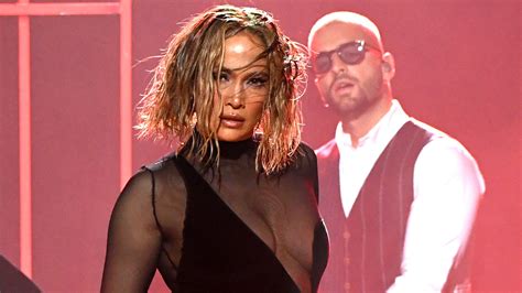 watch access hollywood interview jennifer lopez sets pulses racing during sexy amas performance