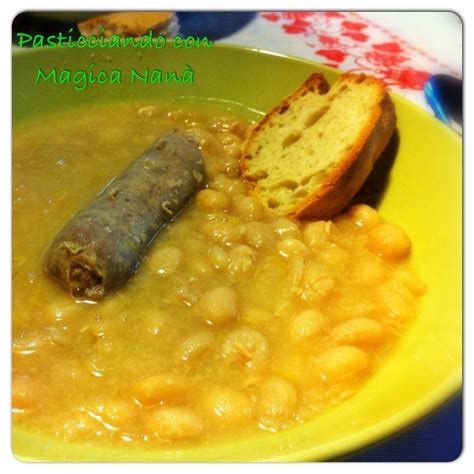Un piatto economico, salutare e adatto anche a chi segue una dieta vegana o un regime dietetico. Zuppa con fagioli di Sarconi e salsiccia- Ricetta Lucana ...