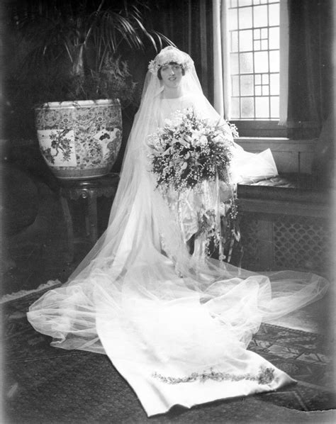 Pin By Matthew Voorhees On Vintage Weddings Wedding Gowns Vintage Vintage Wedding Photography