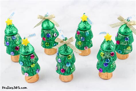 Whether you have kids who are enthusiastic about christmas crafts or not, these diy christmas ornaments are sure to interest anyone. Christmas Candy Crafts for Kids - Homemade Gift Ideas | Parties365