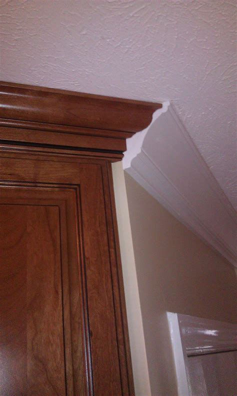 Simplifying remodeling 9 molding types to raise the bar source kitchen cabinet crown molding make them fancy hometalk source www.hometalk.com. Kitchen cabinet crown moulding detail, Homecrest cabinets ...