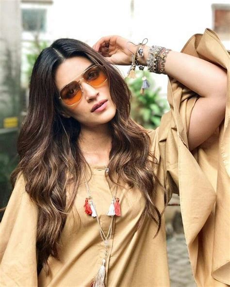 Pin By Fayza Akhtar On Kriti Sanon Fashion Tv Bollywood Actress
