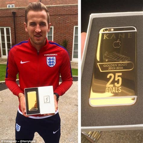 Harry kane believes he proved plenty of people wrong after the england forward finished the season as the premier league's top goalscorer. Harry Kane celebrates Premier League Golden Boot with ...