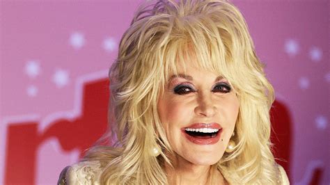 Dolly Parton Jokes About Her Iconic Past Movie Roles ‘i Made A Better