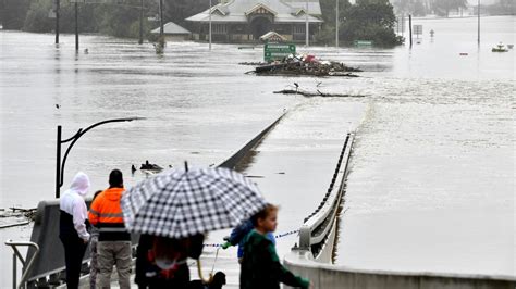 Hochwasser In Australien Zehntausende Menschen M Ssen Fliehen Wp De