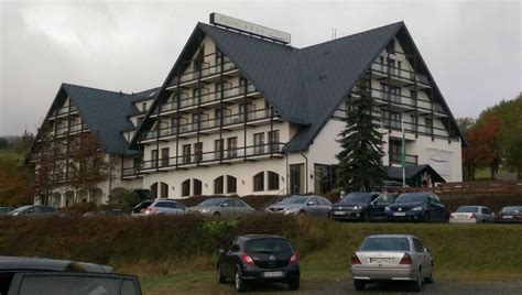 Herzlich willkommen bei uns in der alpina lodge hotel oberwiesenthal. "Blick vom Parkplatz auf das Hotel" Alpina Lodge Hotel ...