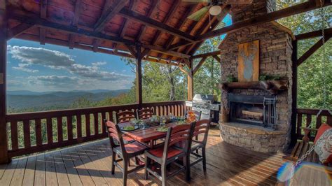 Easy driving access and plenty of parking. Scenic Solitude Rental Cabin - Blue Ridge, GA