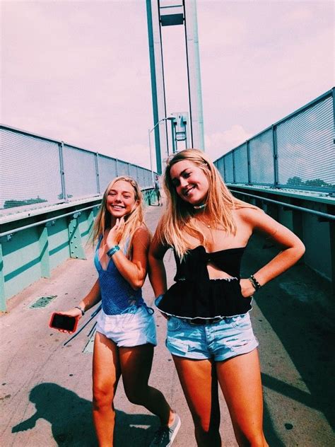 𝐩𝐢𝐧𝐭𝐞𝐫𝐞𝐬𝐭 𝐨𝐫𝐥𝐱𝐧𝐞𝐯𝐥𝐲♡ Friend Photoshoot Summer Friends Cute Outfits