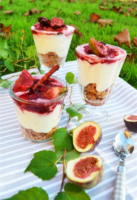 Himmlischer Löffelspaß Cheesecake im Glas mit Cassis-Feigen