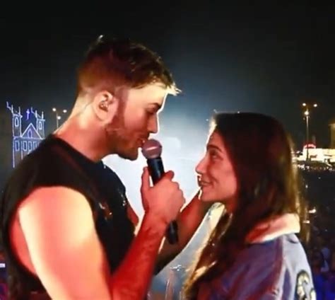David carreira vamos com tudo. David Carreira mostra-se a cantar com Carolina Carvalho ...