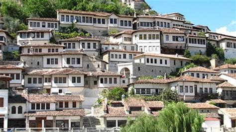 Albania has unspoiled beaches, mountainous landscapes, traditional cuisine, archaeological artifacts, unique traditions. Berat - Città - Albania 4 Ever