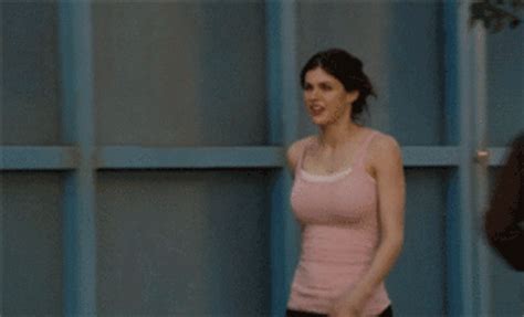 Alexandra Daddario S Hotness Takes Center Stage In These Sexy Gifs 15