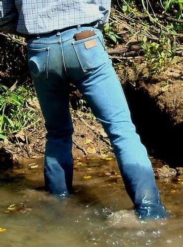 Levi's kot pantolonlarının yanı sıra kış mevsimini levis' in kalitesi ve sıcaklığı ile yaşamak için levi's mont modelleri farklılığı ile göz dolduruyor. 03 WS Feeling with wet boots in pond mud bottom | Flickr - Photo Sharing!