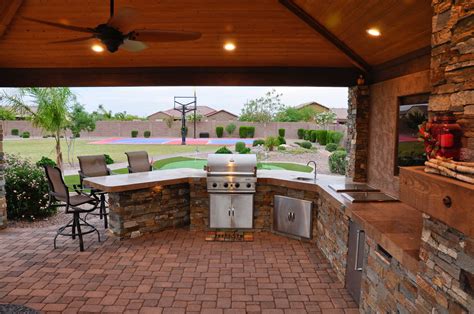 Custom Outdoor Kitchen & BBQ Designs [Which Is Best For You]