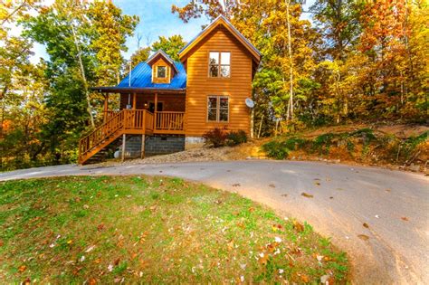 Bearadise #greatsmokymountains #cabinsforyou #gatlinburgcabin cabin rentals in gatlinburg, tn. Affordable 2 BR 2BA Smoky Mountain Cabin Between ...